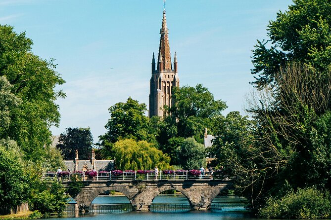 2-Hour Historical Walking Tour in Bruges with Praline Included - Stop-by-stop: what each highlight is really teaching you
