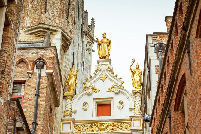 2-Hour Historical Walking Tour in Bruges with Praline Included - Where you start, how long it takes, and what “moderate fitness” really means