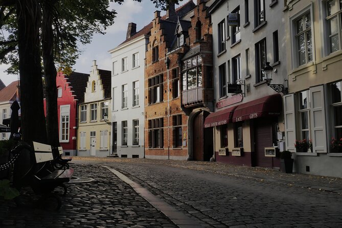 Across Bruges History Equals Fun with chocolate and waffle sample - The photo stop: get your angle right and keep moving