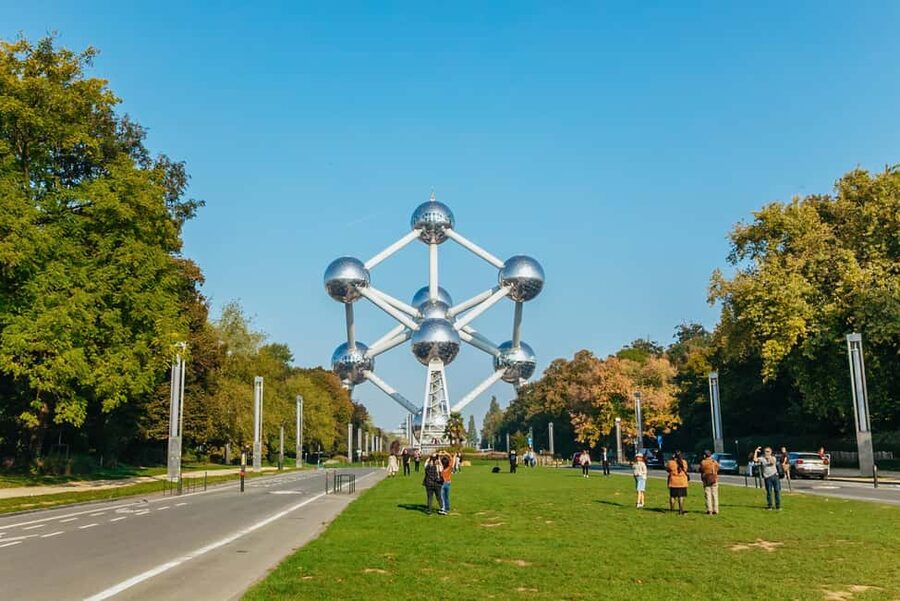 Amsterdam: Brussels & Bruges w/ Optional Chocolate Tasting - Manneken Pis, Tintin Mural, and Mont des Arts: The Fun Stops with Purpose