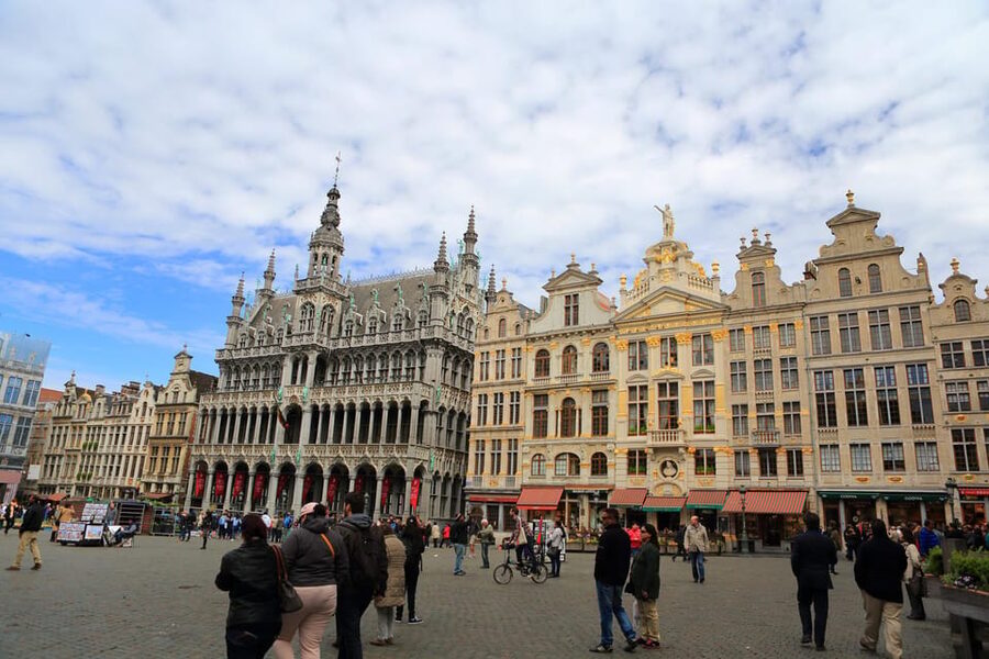 Amsterdam: Brussels & Bruges w/ Optional Chocolate Tasting - Atomium Photo Stop and St. Hubert Royal Galleries: Brussels in Motion