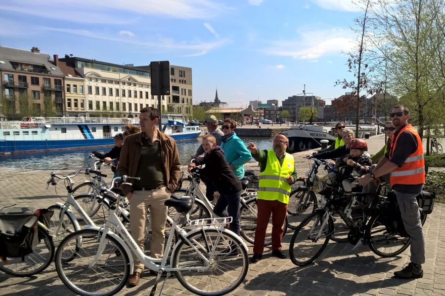 Antwerp: City Highlights Guided Bike Tour - Cathedral to Historic City Hall, Where the Tour Sets Its Story Tone