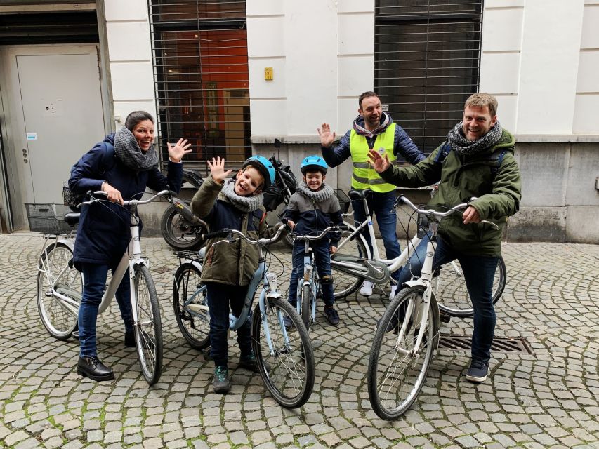 Antwerp: City Highlights Guided Bike Tour - Steen Castle Stop, Switching from Streets to River-Side Atmosphere