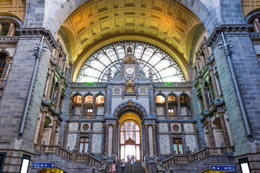 Antwerp: Express Walk with a Local in 60 minutes - Local lifestyle and the bar-cafe rhythm you can copy