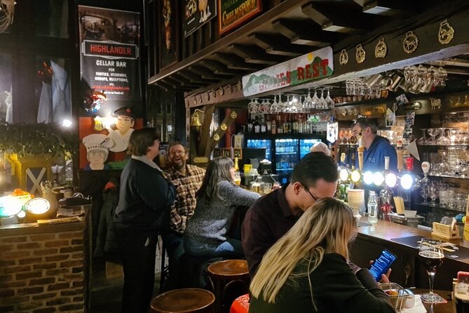 Antwerp Pub Crawl - Kaasrui at Café Cabron: Weekday Performances and Weekend DJ Vibes