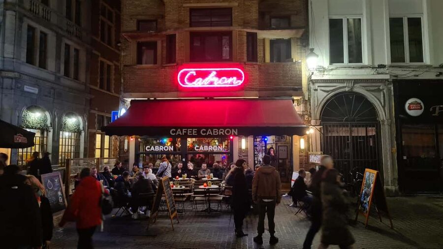 Antwerp: Pub Crawl in the Historical City - Meeting at 3 PM, Pickup, and How the 2 Hours Feel