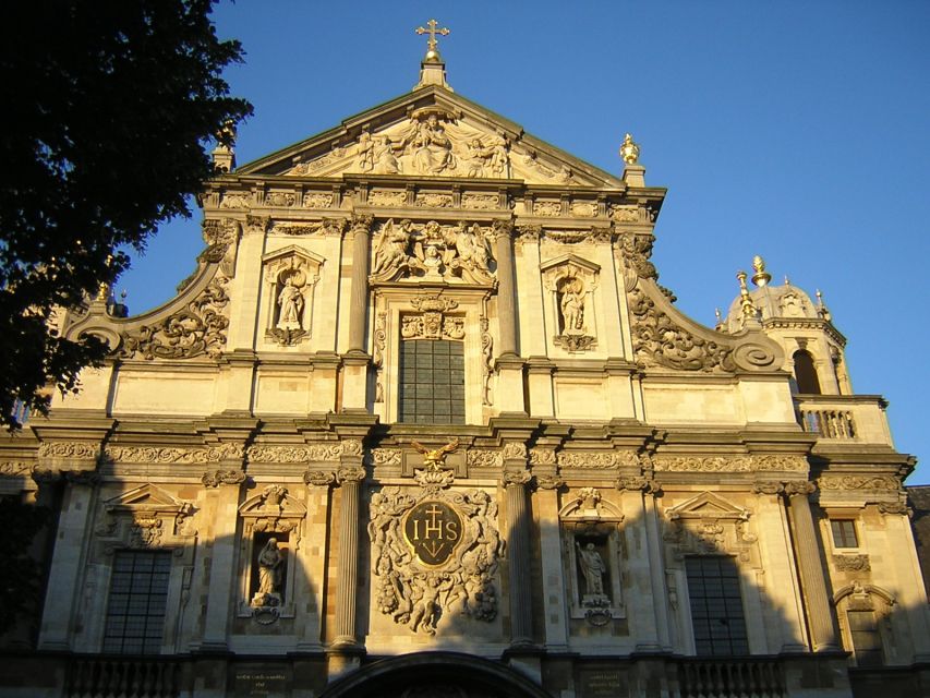 Antwerp: Walking Tour from Steen to Central Station - From Steen to Central Station in 150 minutes