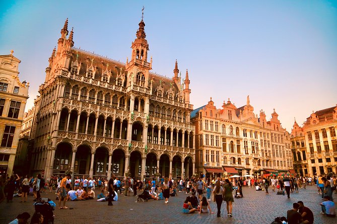 Architecture Tour of Brussels - La Monnaie and the Revolution in the Neighborhood