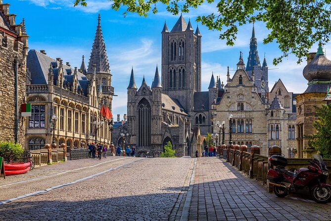 AudioGuide Ghent - Starting at Korenmarkt, you set the pace for an easy self-guided route