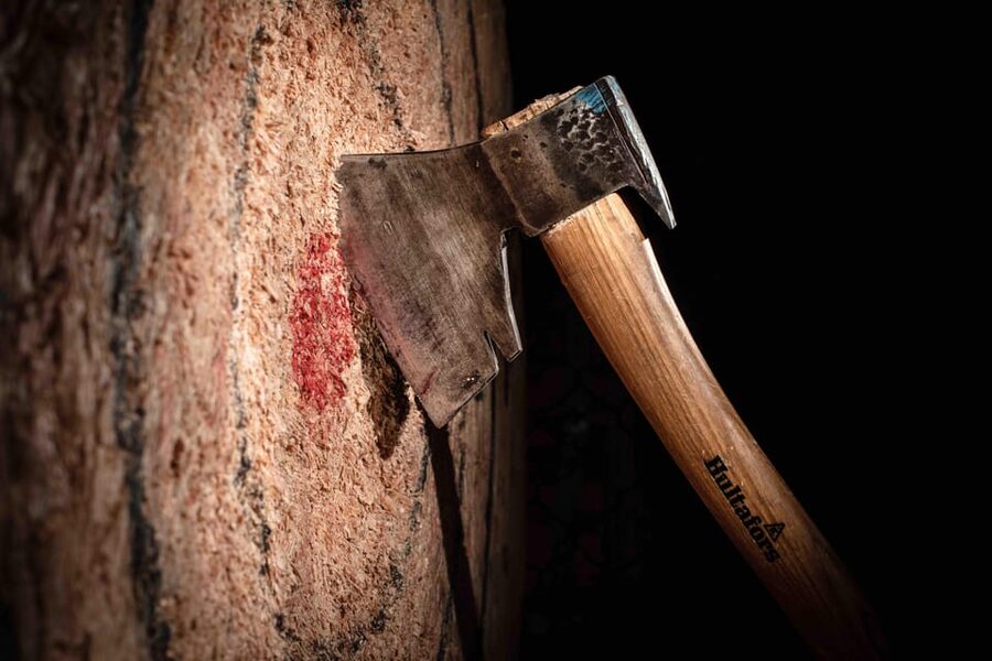 AXE THROWING EXPERIENCE IN ANTWERP - Rules You Actually Need to Know Before You Go