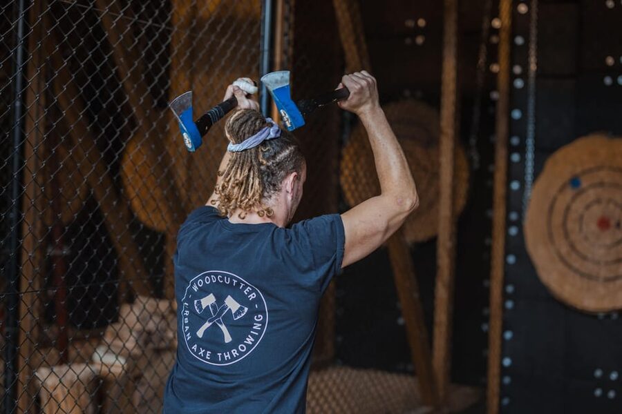 AXE THROWING EXPERIENCE IN ANTWERP - Small Details That Make a Big Difference During Throwing