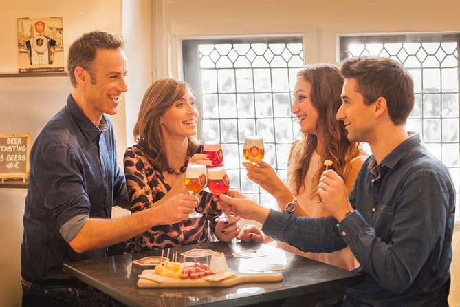 BeerWalk Brussels (English guide) - Stop 1 at Les Brasseurs: a folk pub where you kick off with confidence