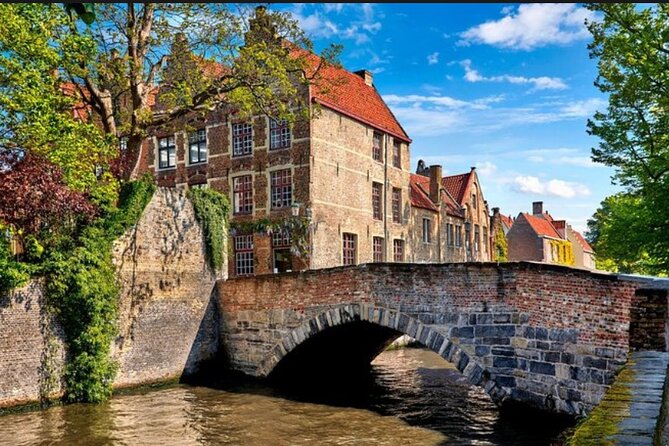 Best Bruges Cruise-Friendly Tour including Canal Boat Ride - Belfort, Rozenhoedkaai, and Boniface Bridge: the best photo loop