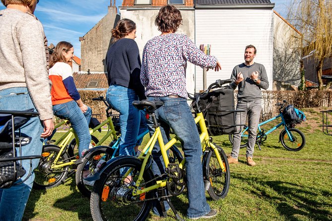 Bicycle tour in historic Ghent - How the ride feels: pacing, photo time, and intersections