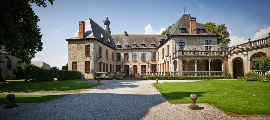 Bioul (near Dinant) : Château de Bioul Tour and Wine Tasting - The centenary park: a reset between château and tasting