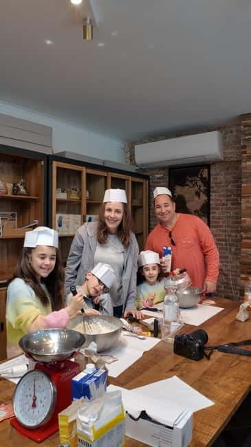 Bruges: 1.5-Hour Waffle Making Workshop - All You Can Eat - Eating your own waffles, plus the included drink