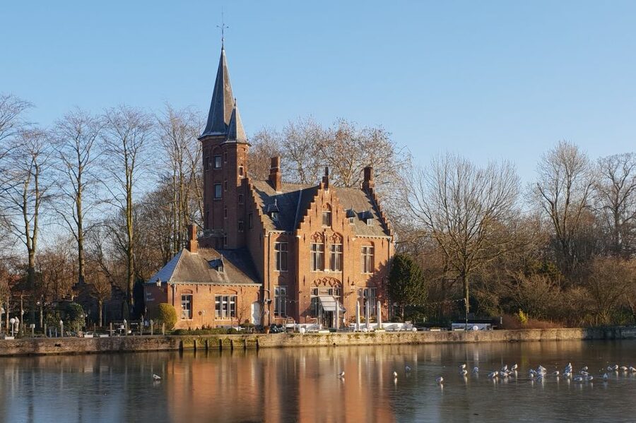 Bruges: 2.5-Hr Walking Tour from train station to Markt - Should you book this tour?