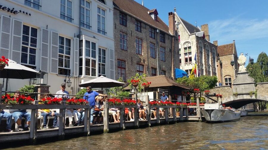 Bruges: 2.5-Hr Walking Tour from train station to Markt - Markets, squares, and the Belfry finish at Markt