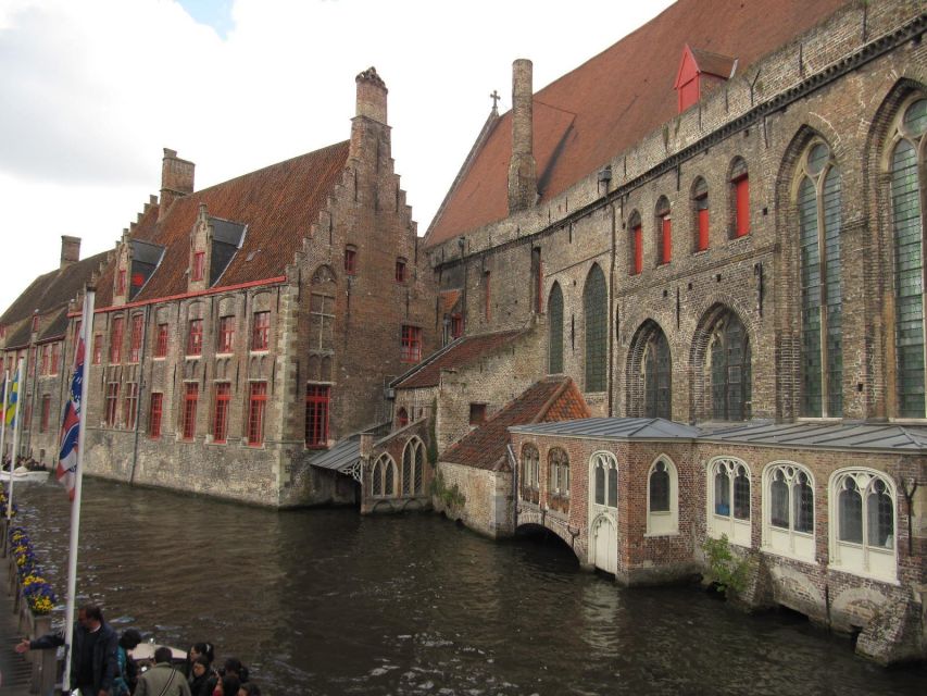 Bruges: 2.5-Hr Walking Tour from train station to Markt - The optional canal boat ride break, and how it fits your day