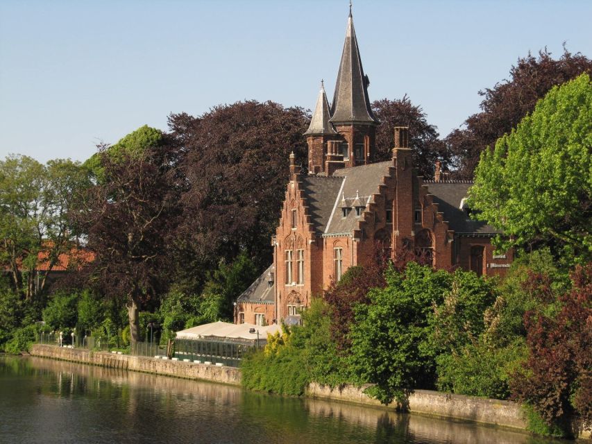 Bruges: 2.5-Hr Walking Tour from train station to Markt - Price and value for a group up to 20