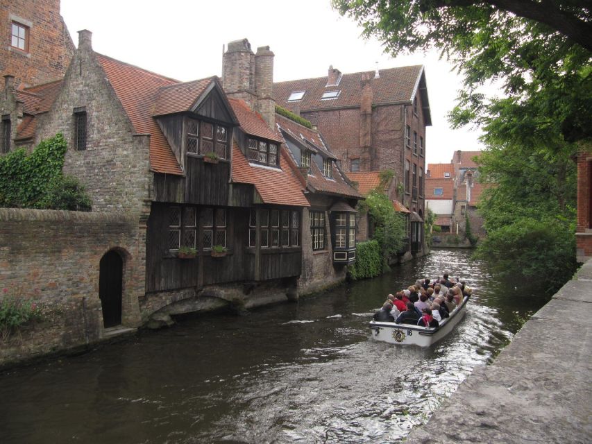 Bruges: 2.5-Hr Walking Tour from train station to Markt - Who should book this Bruges walk to Markt