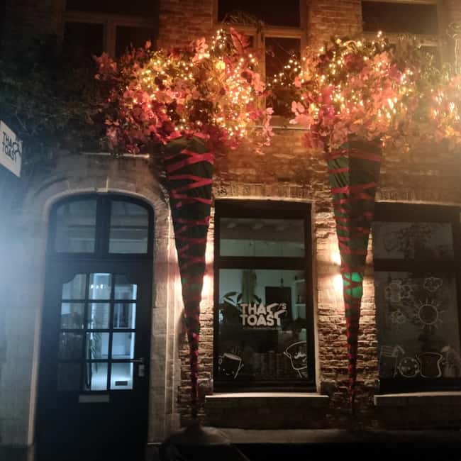 Bruges, Bike Tour with Chocolate Tasting & Hot Wine/Chocolat - The Artisan Chocolate Tasting Stop That Feels Like a Treat, Not a Time Sink