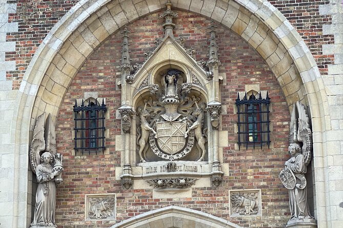 Bruges by a Local: Exciting Stories, Mysteries, People and Choco - Markt to Belfort: the square where every building has a biography
