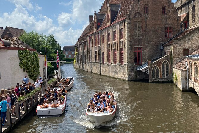 Bruges by a Local: Exciting Stories, Mysteries, People and Choco - Blind Donkey stories, Huidenvettersplein, and the city’s darker side