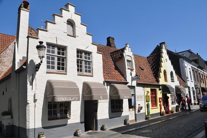 Bruges by bike with friends and family! - Poertoren Tower and the old city walls: defense by design