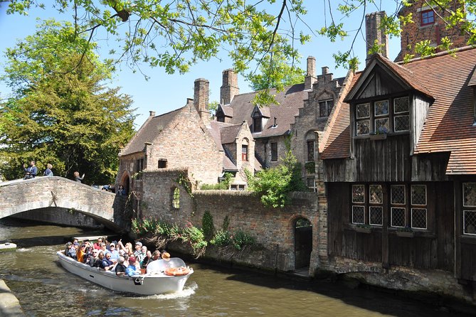 Bruges by bike with friends and family! - Pottenmakersstraat and the lone remnant of the first wall