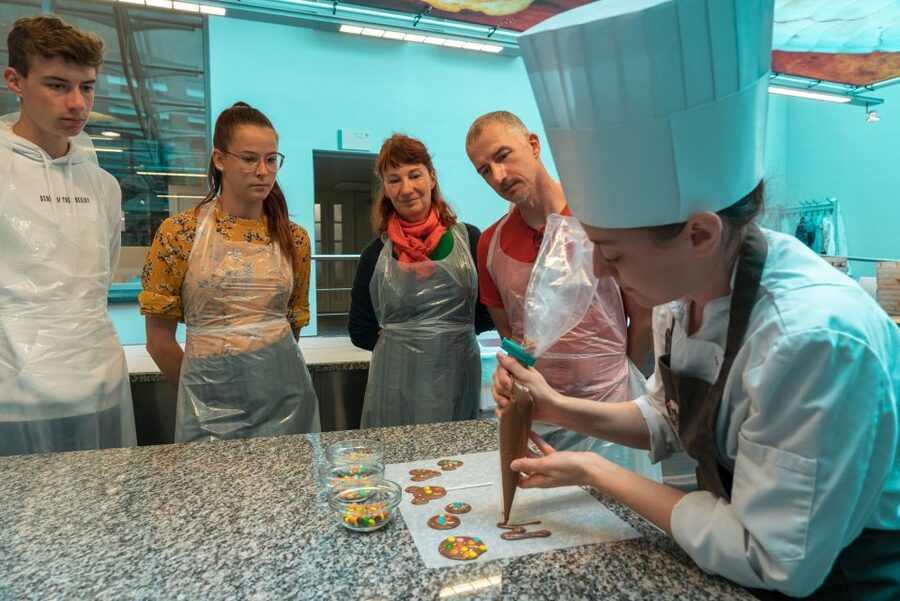 Bruges: Chocolate Making Workshop and Chocolate Museum Entry - Timing, Timing, Timing: How to Make the Most of Your Hour