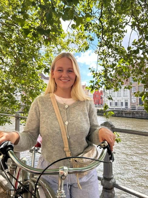 Bruges: City Bike Tour with a Local - Entering Bruges by cruiser bike, not on foot