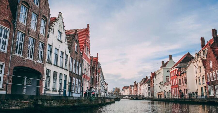 Bruges: Express Walk with a Local in 60 minutes - Rozenhoedkaai to Begijnhof: The Route in Plain English