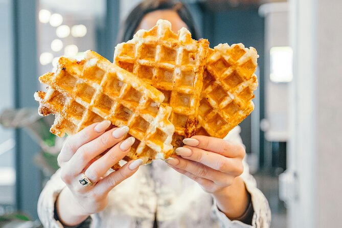 Bruges Food Tour with Full Meal & Drinks by Do Eat Better - De Burg dessert finale, waffles with a real choice between Bruxelles and Liegi