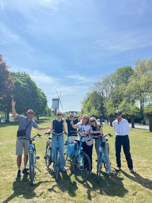 Bruges: Guided Bike Tour with a Local to Sights & Secrets - Meeting Quasimundo Bike Tours Brugge and getting set up fast