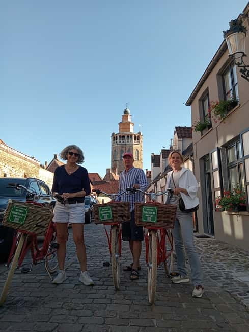 Bruges: Guided Retro Bike Tour of Highlights and Hidden Gems - Starting at Hof Bladelin and getting your retro bike rolling