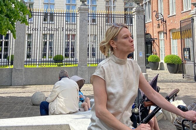 Bruges, Guided Retro Biketour: Highlights and Hidden Gems - Stop 2 to 4: Belfry, Burg Square, and Markt without the time sink