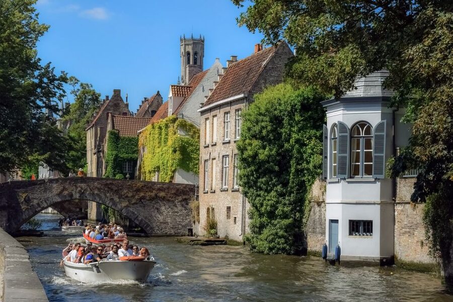 Bruges: Guided Tour & Boat Ride with Optional Beer Tasting - The canal boat ride: 30 minutes that change how Bruges looks