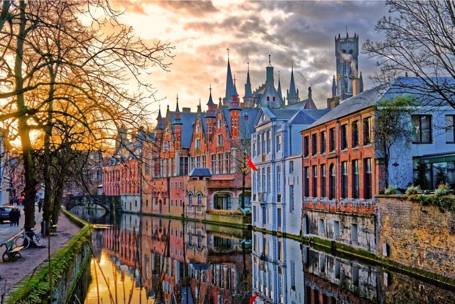 Bruges: Guided Walking Tour - Church of Our Lady and Gruuthuse Palace: Big landmarks explained simply