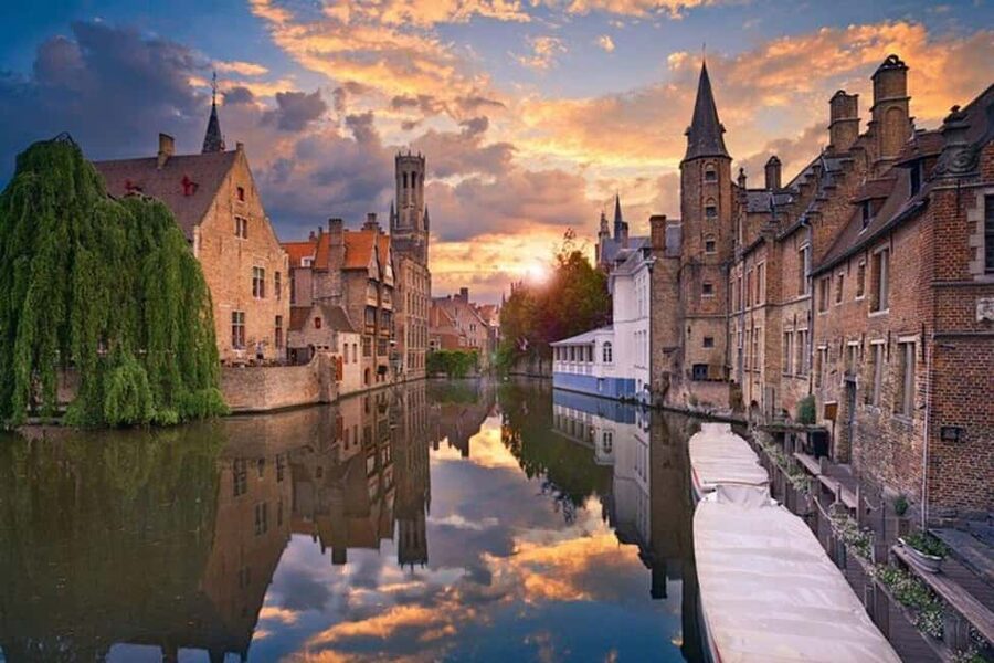 Bruges : Highlights & Hidden gems Walking Tour - Where the tour starts: Hôtel Central to Markt 30