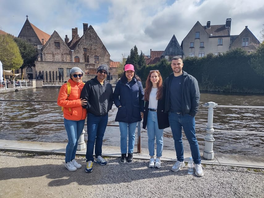 Bruges: Historical Walking Tour with Food Tasting - Where you meet and how to find your guide at FNAC