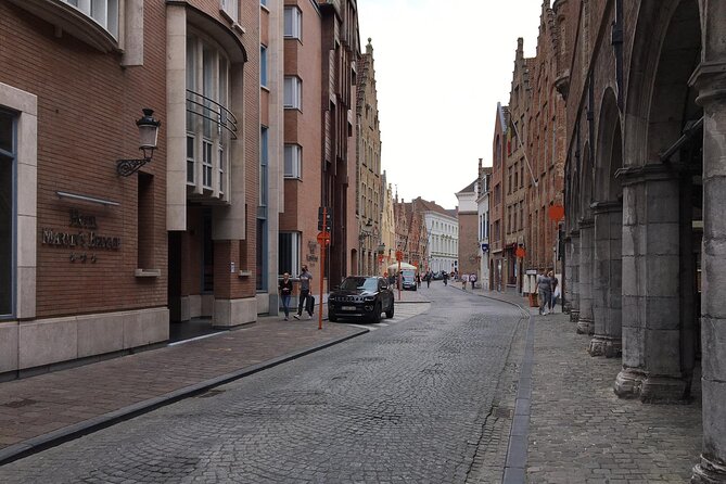 Bruges’ Legends and Hidden Treasures: A Self-Guided Audio Tour - Oude Burg, the Old Street Stroll