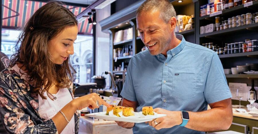 Bruges: Private Food Tour - 10 Tastings with Locals - Simon Stevinplein and Gruuthusemuseum: learning why the route matters