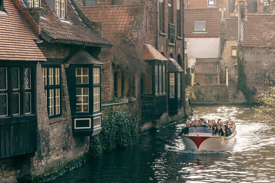 Bruges: private guided day tour - Pickup and languages: how smooth the day starts and runs