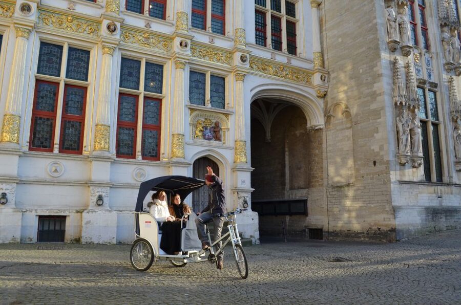 Bruges: Private Guided Tour by Pedicab - UNESCO Old Town Canals, Medieval Buildings, and the View from the Right Seat