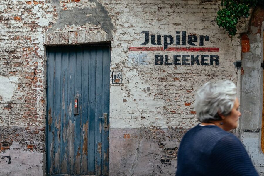 Bruges: Private Tour with Locals - Highlights & Hidden Gems - Markt: Why This Square Feels Different Than Everywhere Else