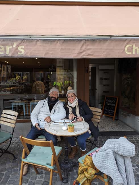 Bruges: Private Walking Tour with Beer and Chocolate - Burg Square, your fluorescent guide, and how the tour stays on track
