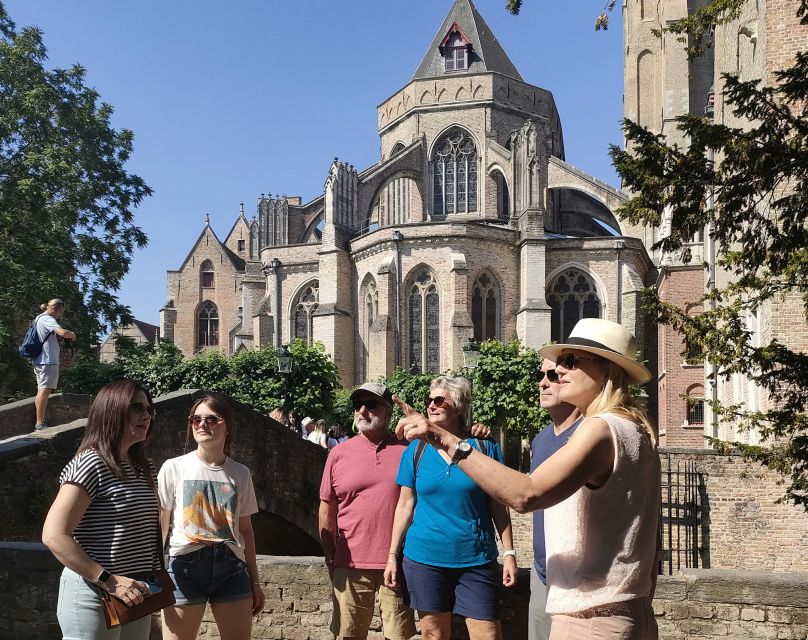 Bruges: Small Group Boat Cruise and Guided Walking Tour - Bonifacius Bridge and Gruuthusemuseum: romantic views and elite Bruges