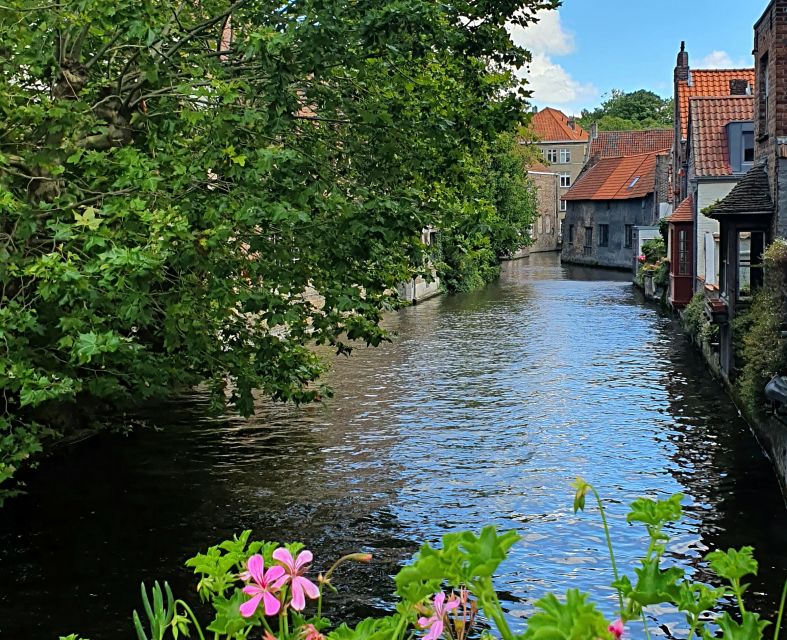 Bruges: Small Group Boat Cruise and Guided Walking Tour - Rosary Quay lead-in: up close street details before the boat