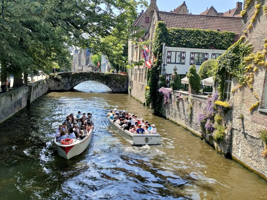 Bruges: Small Group Boat Cruise and Guided Walking Tour - Rosary Quay chocolate tasting: short stop, high value